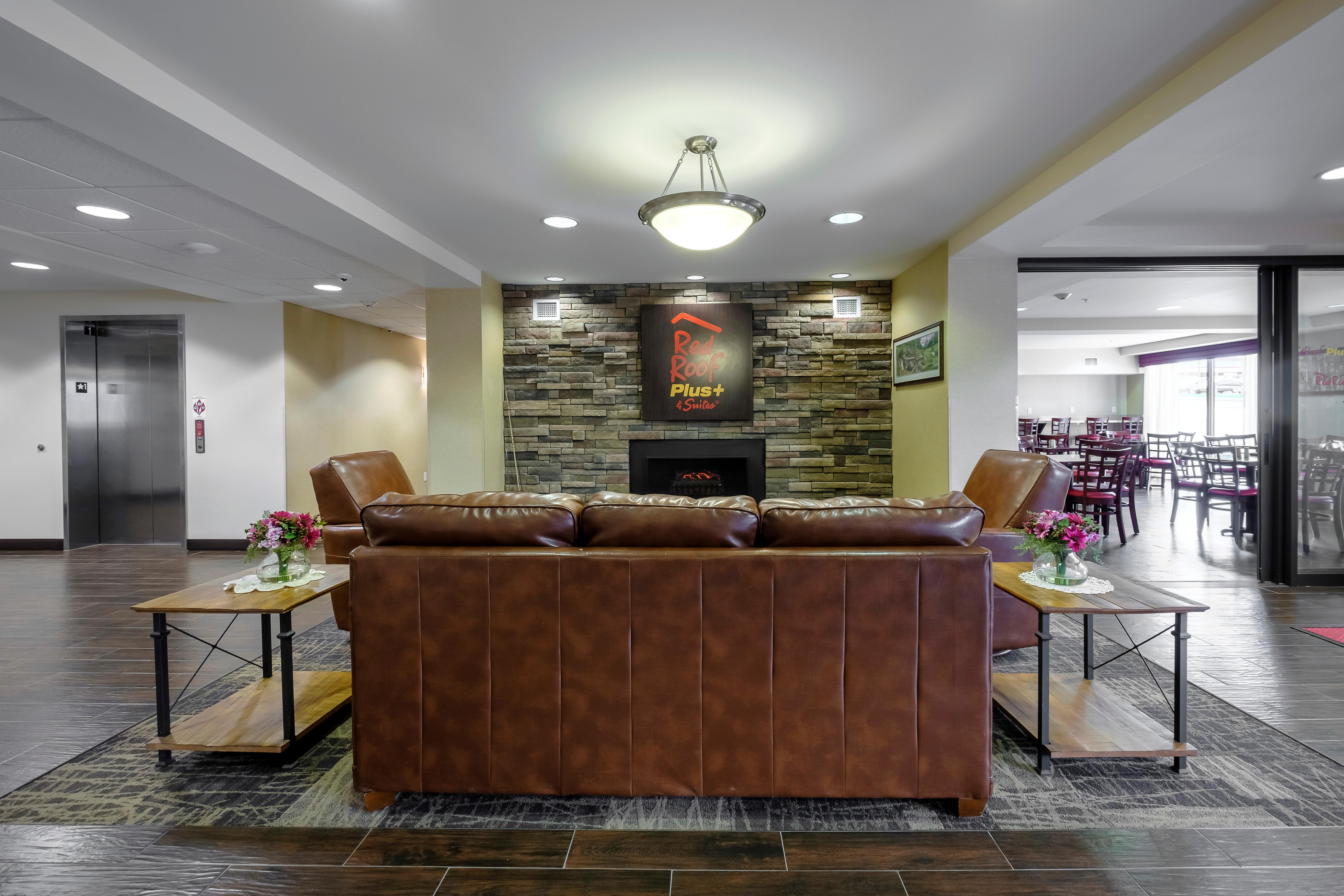 Red Roof Inn Plus+ & Suites Malone Exterior foto